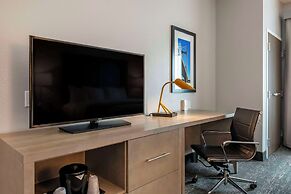 Comfort Inn & Suites Jacksonville - Orange Park Near Naval Air Station