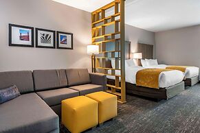 Comfort Inn & Suites Jacksonville - Orange Park Near Naval Air Station