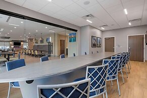 Comfort Inn & Suites Jacksonville - Orange Park Near Naval Air Station