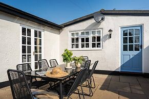 The Cottage - Characterful Coastal With hot tub