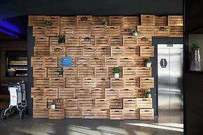 Moxy Edinburgh Fountainbridge