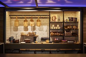 Moxy Edinburgh Fountainbridge