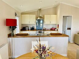 Hollicarrs - Wildflower Lodge