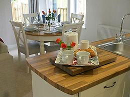 Hollicarrs - Wildflower Lodge