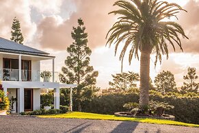 Your Luxury Escape - White Wood