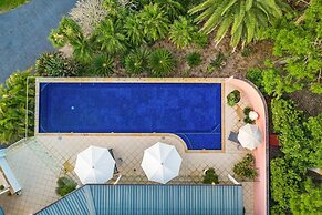 Your Luxury Escape - White Wood