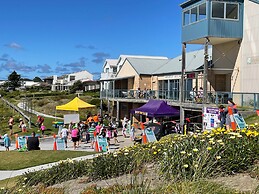 Sails - Elegant, spacious beach villa