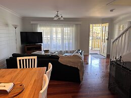 Sails - Elegant, spacious beach villa