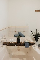 Sails - Elegant, spacious beach villa