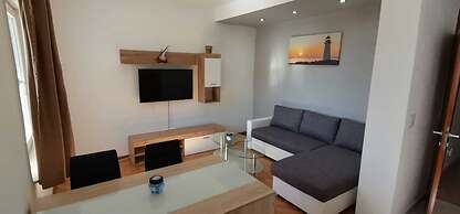 House With Private Pool M&M