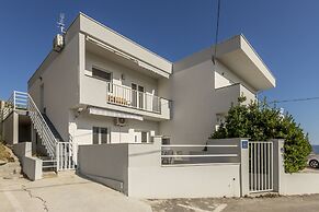 House With Private Pool M&M