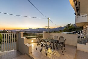 House With Private Pool M&M