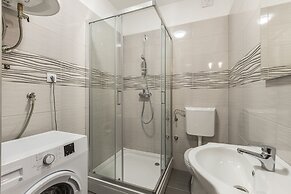 House With Private Pool M&M