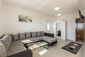 House With Private Pool M&M