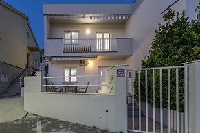 House With Private Pool M&M