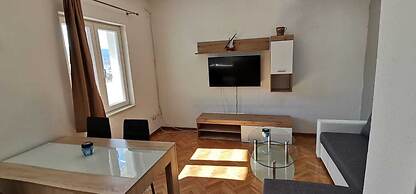 House With Private Pool M&M