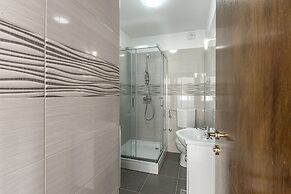 House With Private Pool M&M