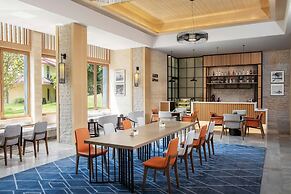 Sheraton Maoming Romantic Beach Resort