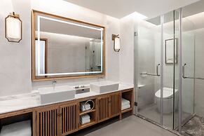 Sheraton Maoming Romantic Beach Resort