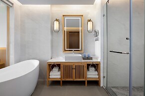 Sheraton Maoming Romantic Beach Resort