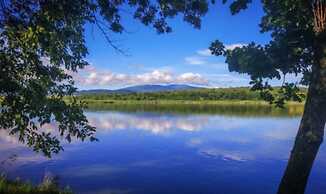 Bear's Mountaintop Views 3 Bedroom Chalet by RedAwning