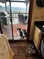 Bear's Mountaintop Views 3 Bedroom Chalet by RedAwning