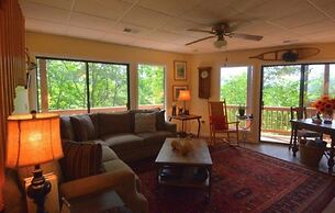 Bear's Mountaintop Views 3 Bedroom Chalet by RedAwning