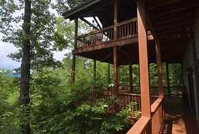 Bear's Mountaintop Views 3 Bedroom Chalet by RedAwning