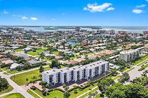 Grandview 305, Marco Island Vacation Rental 2 Bedroom Condo by Redawni