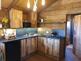 Luxury Safari Lodge Surrounded by Deer!! 'fallow'