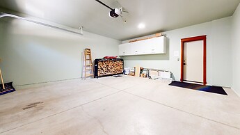 Timbers 6 Updated and Pet-friendly, Private Jacuzzi, Private Garage by