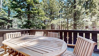 Timbers 6 Updated and Pet-Friendly, Private Jacuzzi, Private Garage by