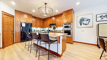 Timbers 6 Updated and Pet-Friendly, Private Jacuzzi, Private Garage by