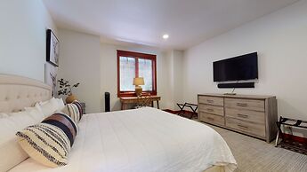 Timbers 6 Updated and Pet-Friendly, Private Jacuzzi, Private Garage by