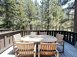 Timbers 6 Updated and Pet-Friendly, Private Jacuzzi, Private Garage by