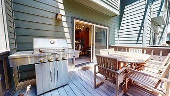 Timbers 6 Updated and Pet-Friendly, Private Jacuzzi, Private Garage by