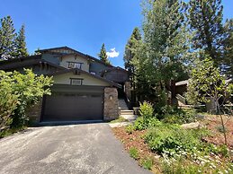 Timbers 6 Updated and Pet-Friendly, Private Jacuzzi, Private Garage by