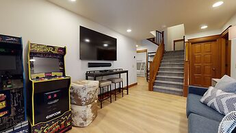 Timbers 6 Updated and Pet-Friendly, Private Jacuzzi, Private Garage by