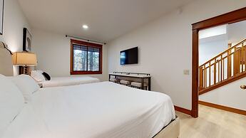 Timbers 6 Updated and Pet-Friendly, Private Jacuzzi, Private Garage by