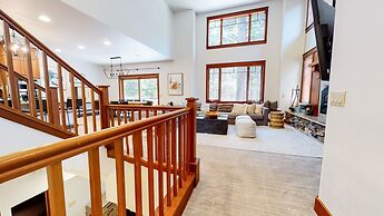 Timbers 6 Updated and Pet-Friendly, Private Jacuzzi, Private Garage by