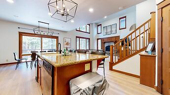 Timbers 6 Updated and Pet-Friendly, Private Jacuzzi, Private Garage by