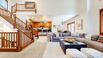 Timbers 6 Updated and Pet-Friendly, Private Jacuzzi, Private Garage by