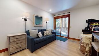 Timbers 6 Updated and Pet-Friendly, Private Jacuzzi, Private Garage by