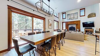 Timbers 6 Updated and Pet-Friendly, Private Jacuzzi, Private Garage by