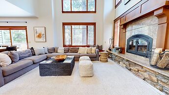 Timbers 6 Updated and Pet-Friendly, Private Jacuzzi, Private Garage by