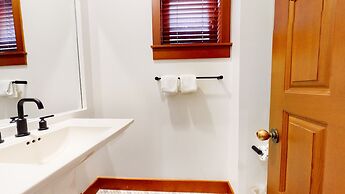 Timbers 6 Updated and Pet-Friendly, Private Jacuzzi, Private Garage by