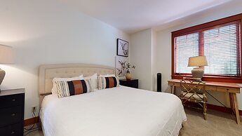 Timbers 6 Updated and Pet-Friendly, Private Jacuzzi, Private Garage by