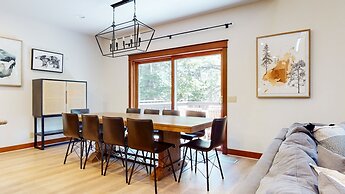 Timbers 6 Updated and Pet-Friendly, Private Jacuzzi, Private Garage by