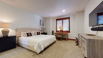 Timbers 6 Updated and Pet-Friendly, Private Jacuzzi, Private Garage by