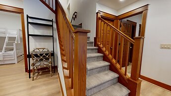 Timbers 6 Updated and Pet-Friendly, Private Jacuzzi, Private Garage by